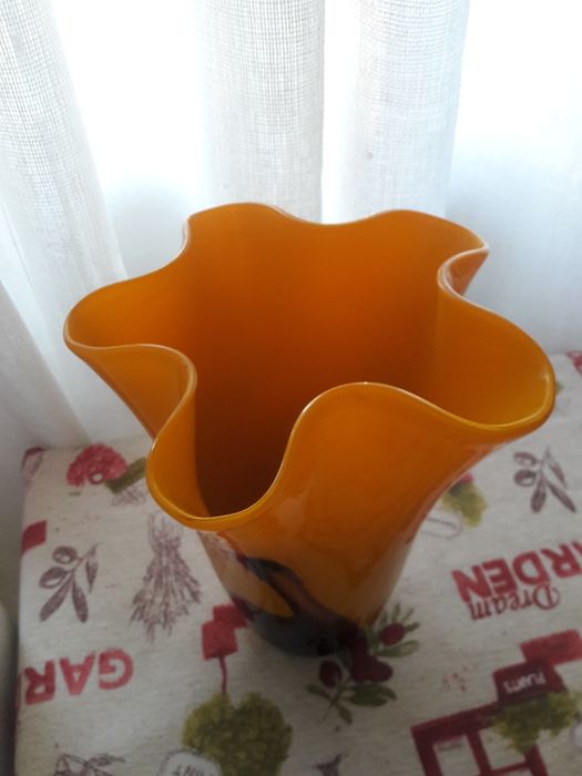 Vaso de flores em vidro soprado