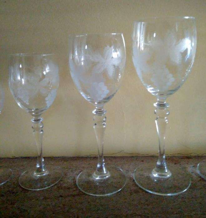 Conjunto+copos+Marinha+Grande+lapidados+%C3%A0+m%C3%A3o64552719564034121