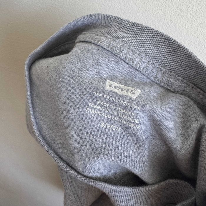 Жіноча футболка LEVIS оверсайз S-M
