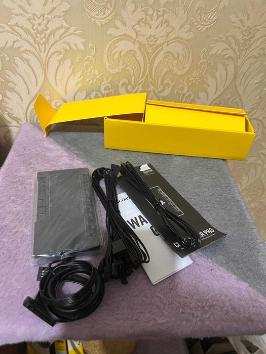 Контролер вентиляторів Corsair iCUE Commander PRO