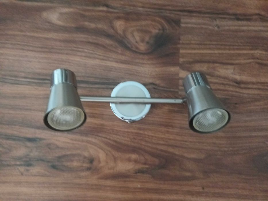 Vendo candeeiro de tecto  orientável com 2 focos lâmpadas leds