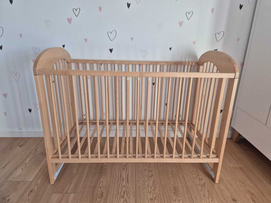 Drewniane łóżeczko dziecięce