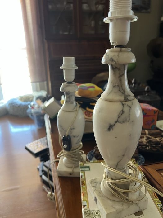 Candeeiros em pedra mármore