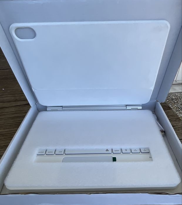 Logitech iPad 10 Keyboard Case64738680139011122