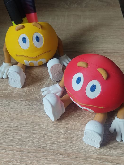Цукерниця у вигляді цукерок M&M's