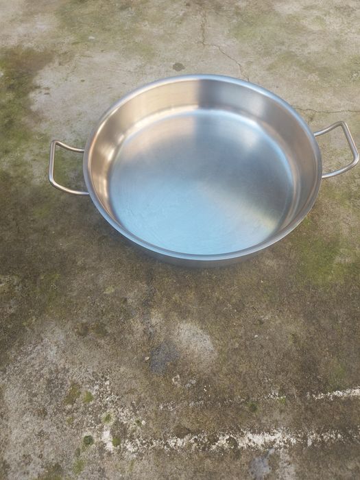 Frigideira grande inoxidável para restauração, diâmetro 42cm.