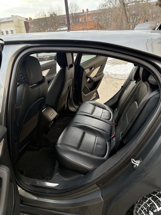 Електроавтомобіль Ягуар I-PACE SE