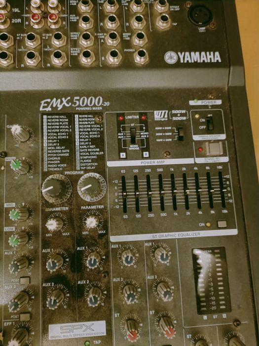JBL JRX 100 e Yamaha EMX5000