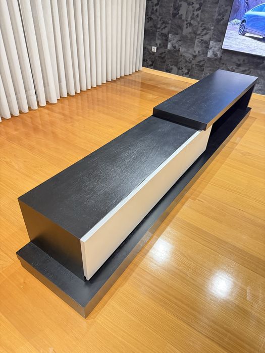 Móvel TV moderno preto e branco