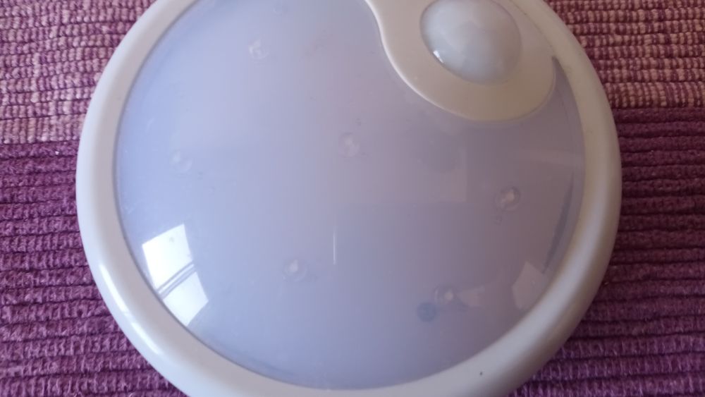 Luz de bancada led com sensor.