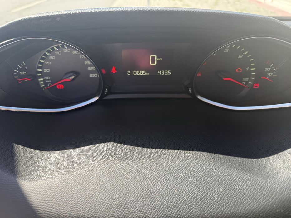 Peugeot 308 1.6hdi aceito retoma