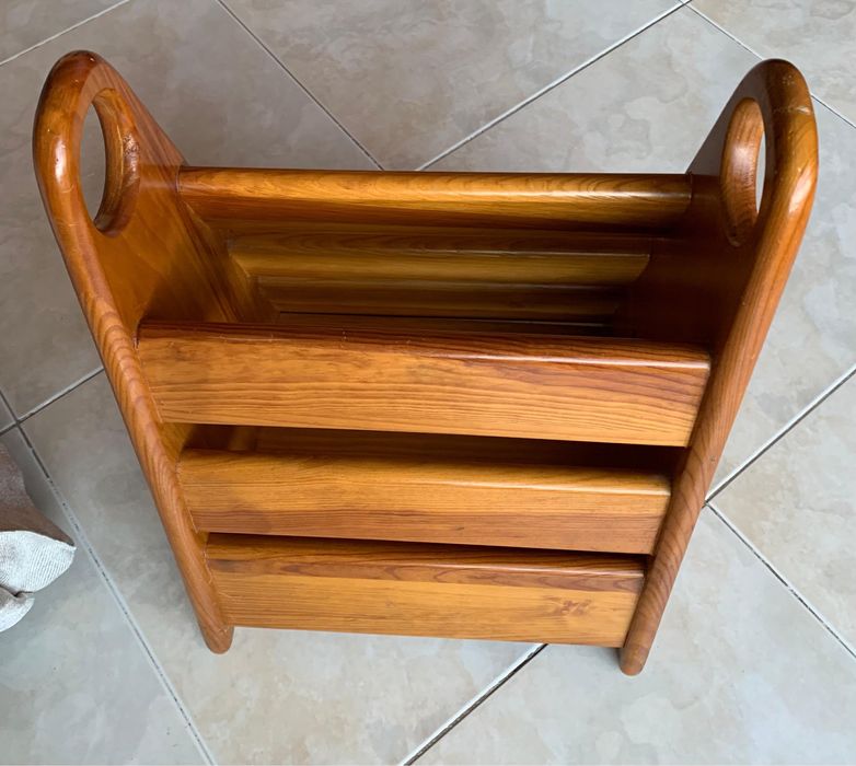 Porta revistas em Madeira