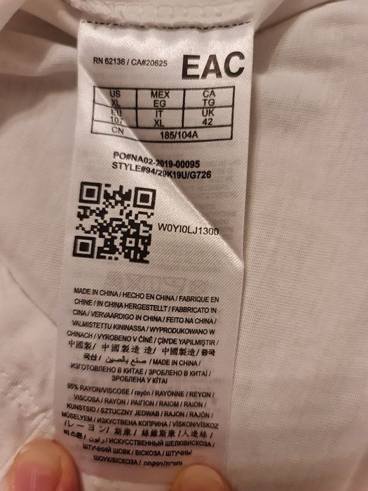 Biały t- shirt, koszulka Guess, złote logo