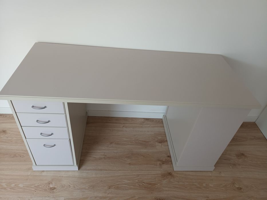 Secretaria IKEA como nova.