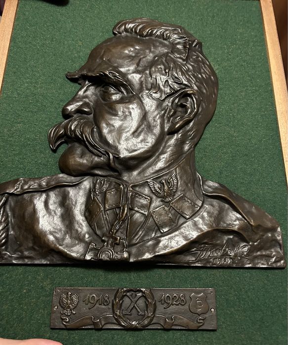 Józef Piłsudski/obraz/płaskorzezba w ramie.