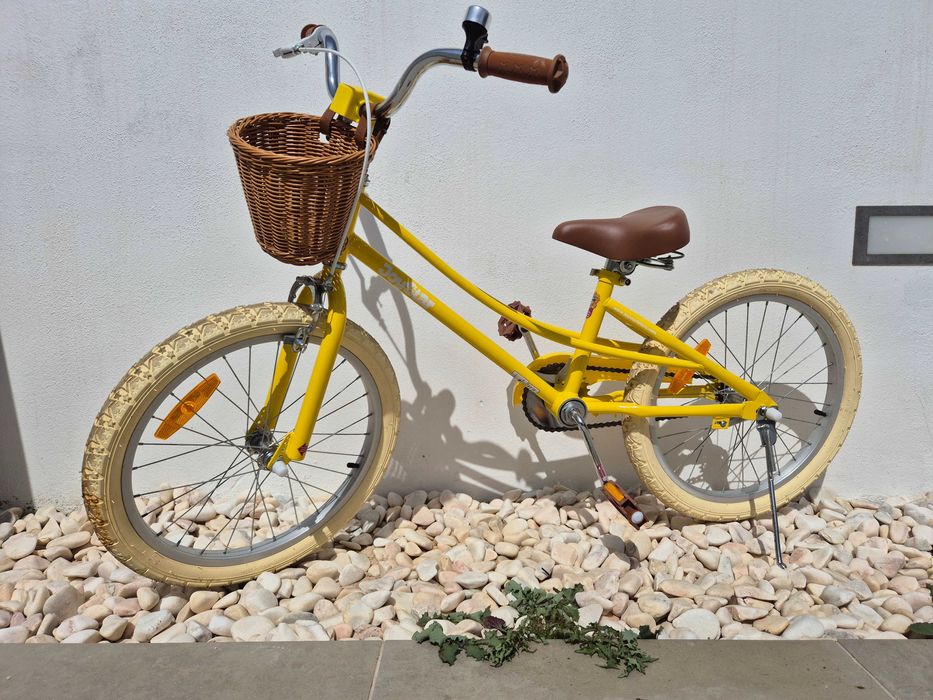 Bicicleta de criança com rodinhas amovíveis