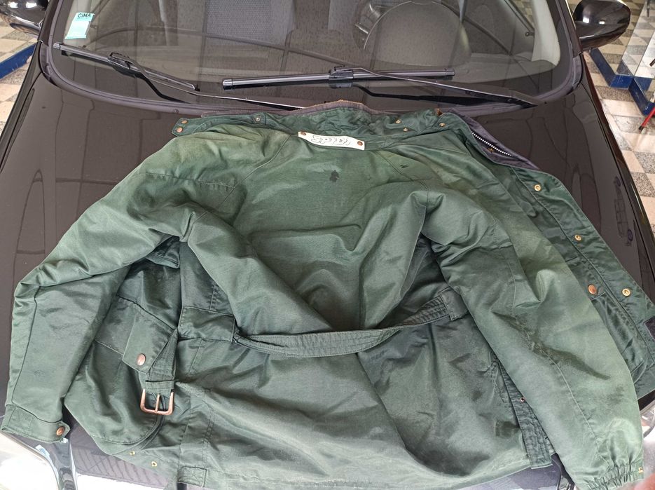 vários casacos motar