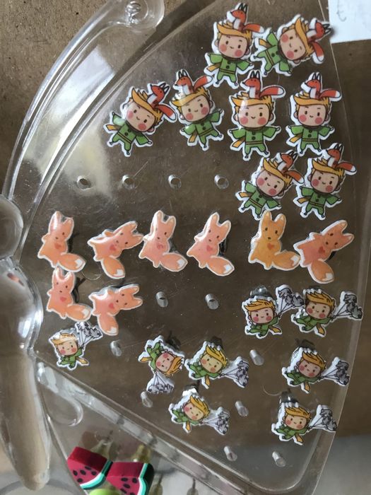 Brincos NOVOS, Principezinho, cães e Mickey(aço inoxidável) frutas