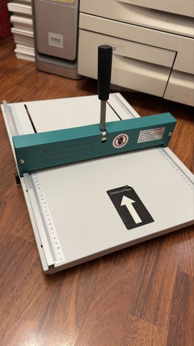 Оперативна поліграфія обладнання принтер різак ламінатор біговщик прес