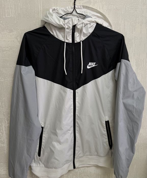 Чоловіча вітровка Nike