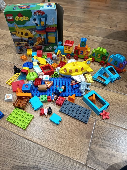 LEGO Duplo 10871 lotnisko terminal wieża plus LEGO Duplo  ciuchcia