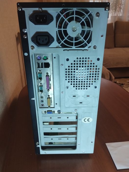 Системный блок ПК, клавиатура, оптическая мышка