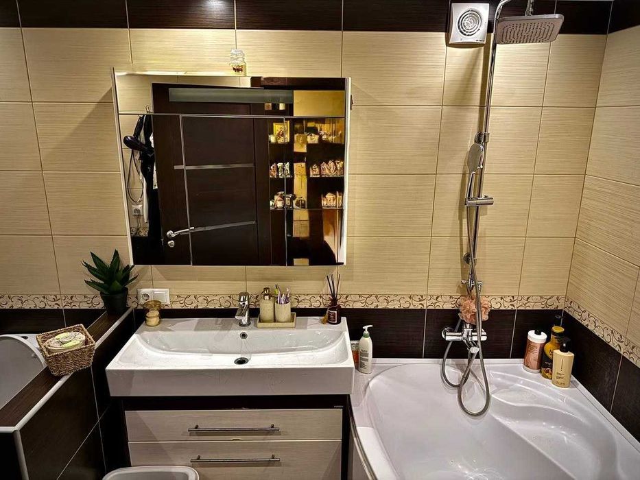 Продаж двоповерхової 3-кімнатної квартири за дуже вигідною ціною.