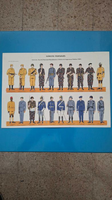 RARIDADE - Cartolinas com Soldados recortáveis - Desenho de José Garcês Anos 50