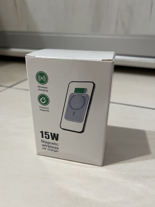 Автомобільний тримач та зарядний пристрій для смартфона