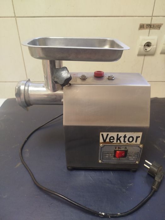 Продается мощная мясорубка Vektor ТК-8