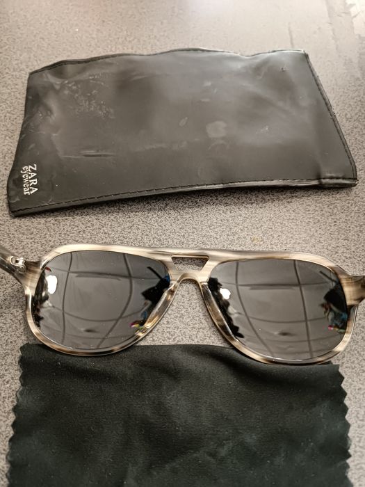 Óculos Zara com bolsa como novos