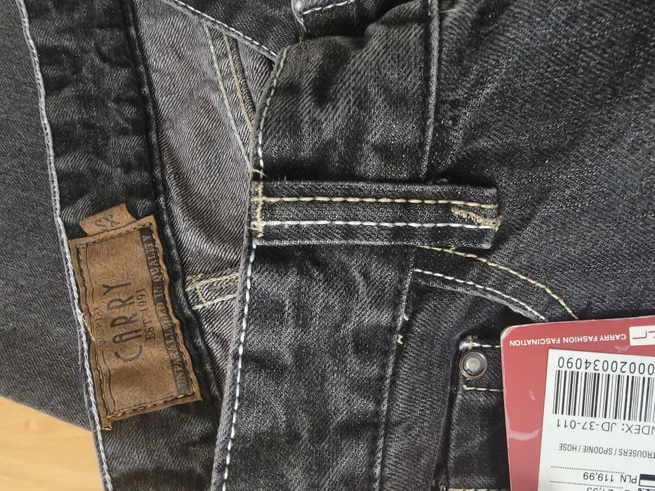 Spodnie  Carry nowe proste nogawki