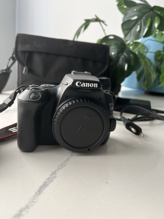 Kit Máquina Fotográfica canon 250d