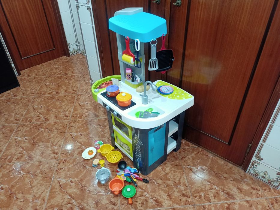Cozinha de brincar para criança com churrasqueira for no fogão frigorífico estufa casa quarto apartamento vivenda carro.