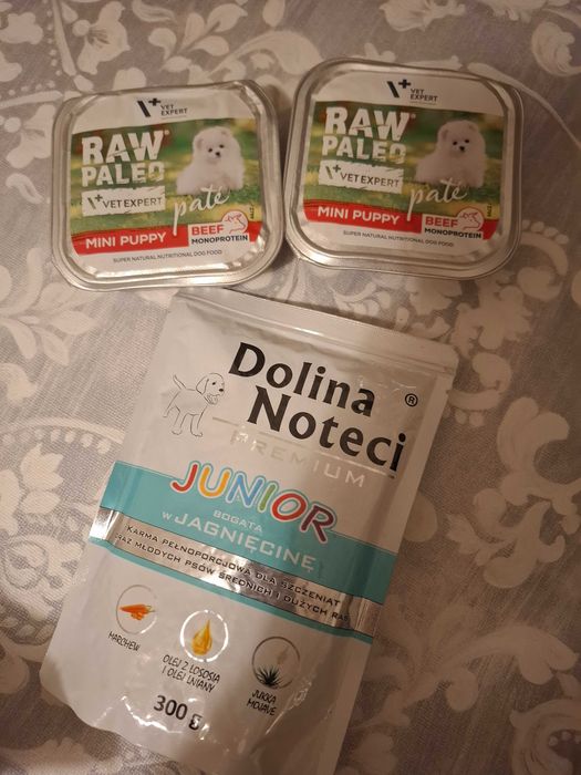 3 kg suchej karmy 2 pasztety i mokra karma.