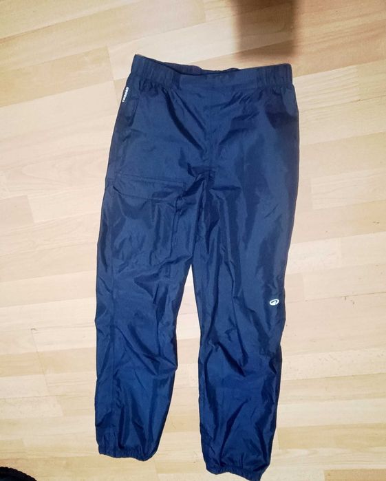 Calças e botas para neve