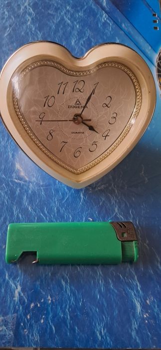 Кварцевый будильник DUGENA