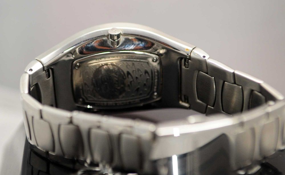 Relógio Chronotech novo com defeito