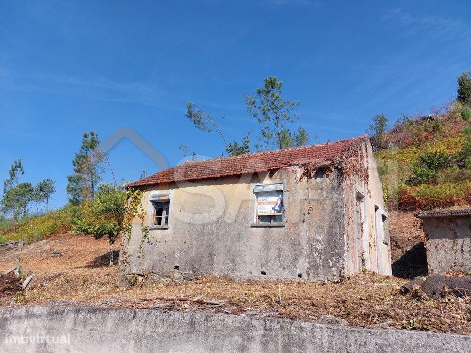 Moradia para reconstrução com terreno — Vila E Roussas, Viana do Castelo
