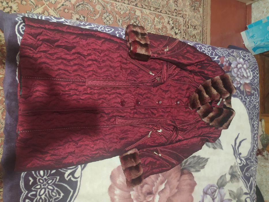 Продам пальто зимове