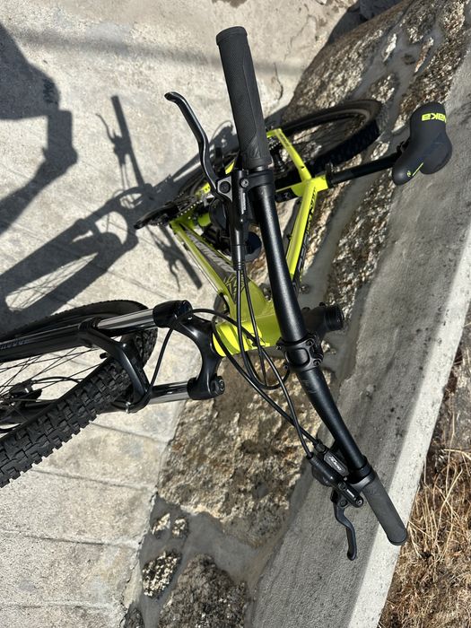 Bicicleta btt 29 com rockshox