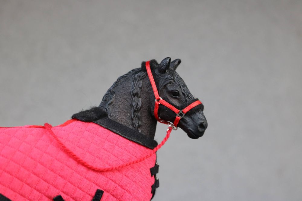 3 zestawy akcesoriów dla modeli koni