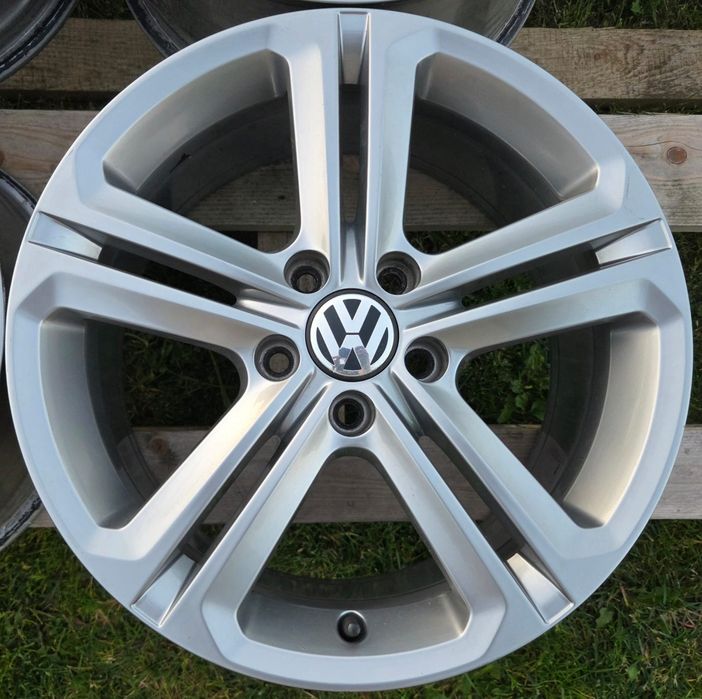 Felgi Oryginał VW Passat Sharan T-Roc Sharan Touran Golf R-line 7,5Jx17 ET47 5x112 Malory
