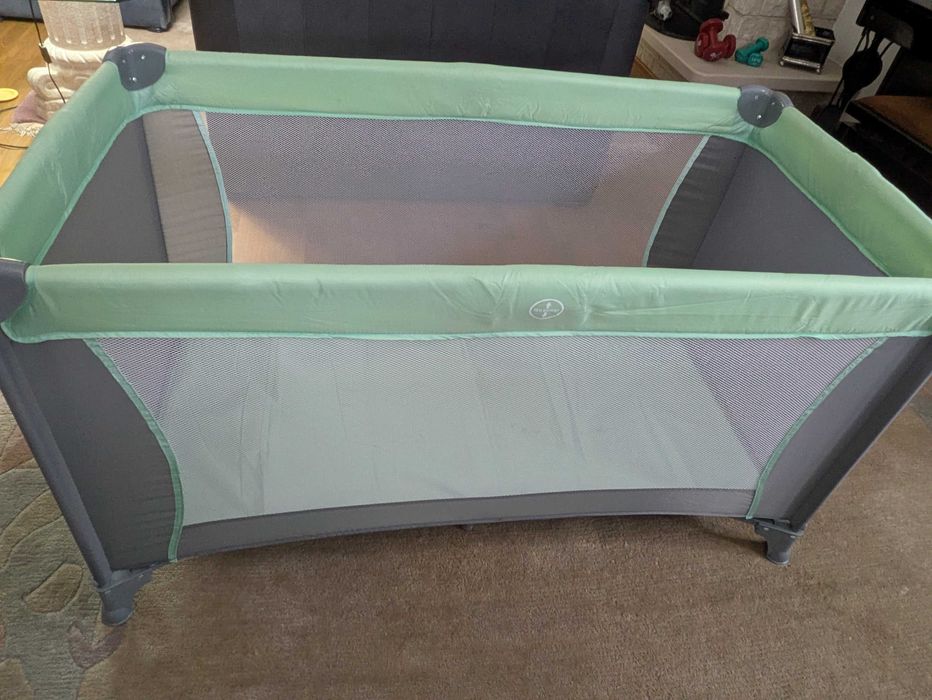 Berço de viagem com colchão da Julius Zöllner