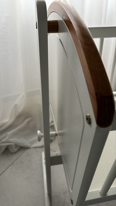 Berço baloiço , recém nascido.