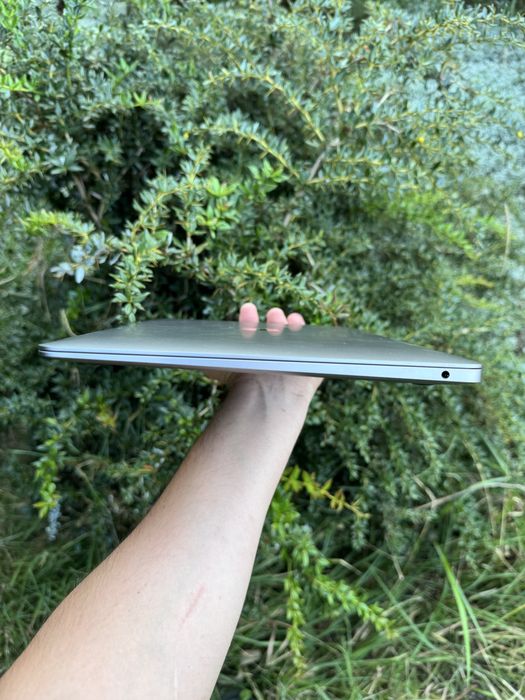 Apple MacBook Air M1 2020 8GB RAM/ 256 GB