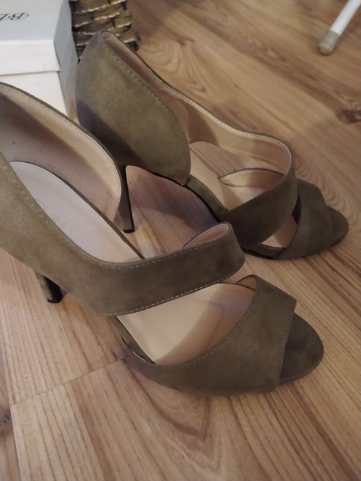 Buty na lato odkryte palce roz 37 na obcasie