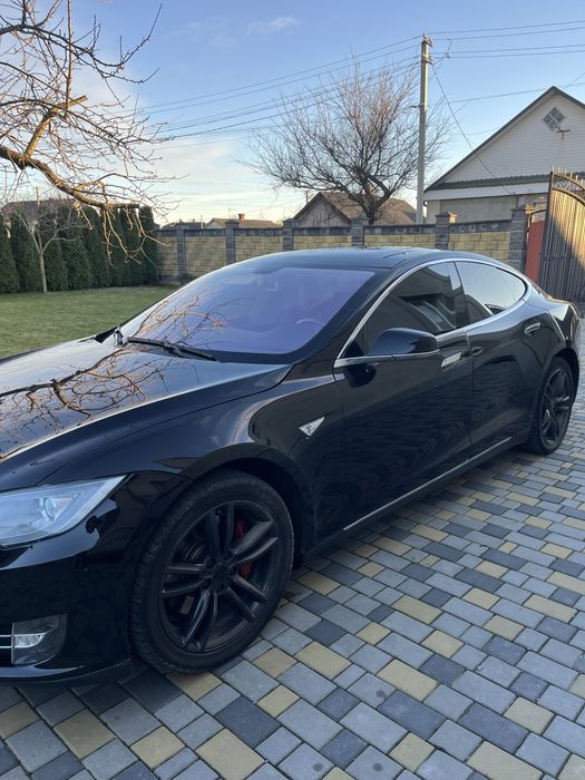 Продам Tesla S 85P 2014