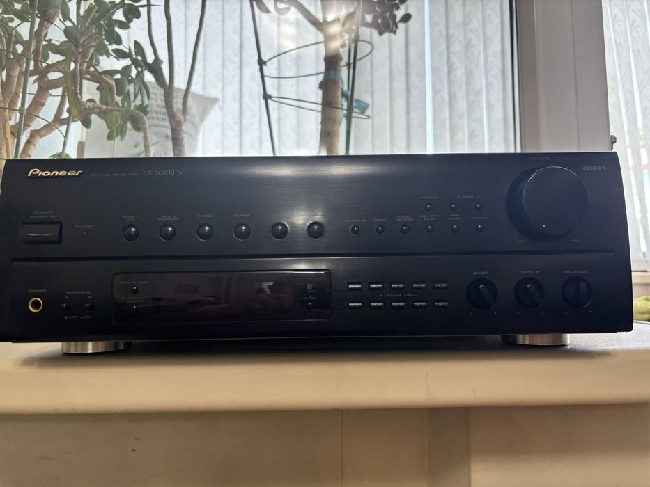 Підсилювач, ресівер Pioneer SX-304RDS.
