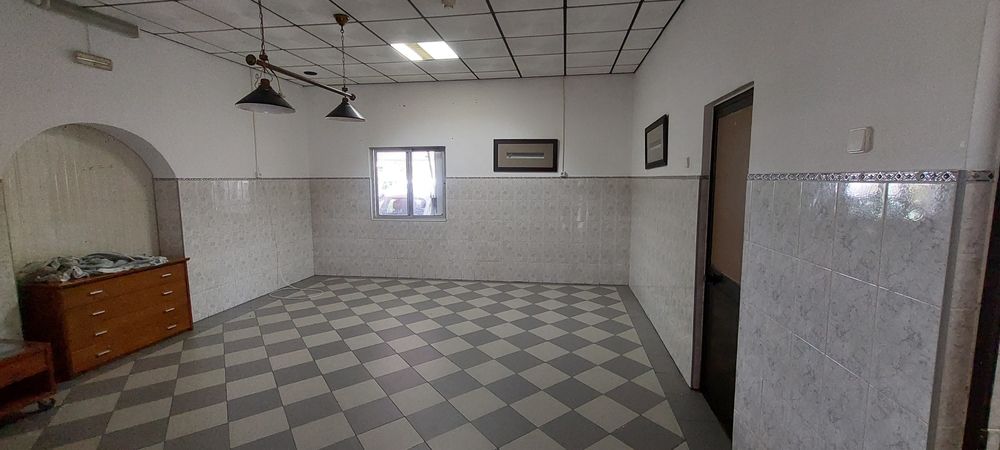 Espaço para arrumos ou escritorios